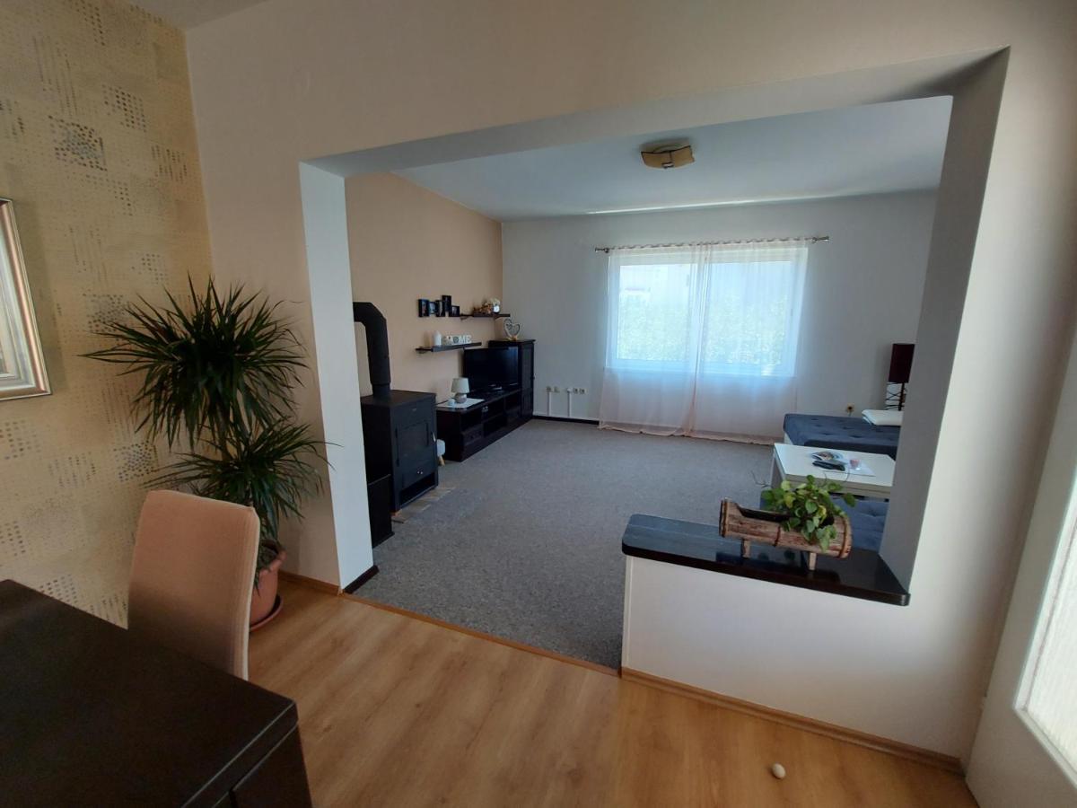 Apartman Larisa Apartamento Kampor Exterior foto