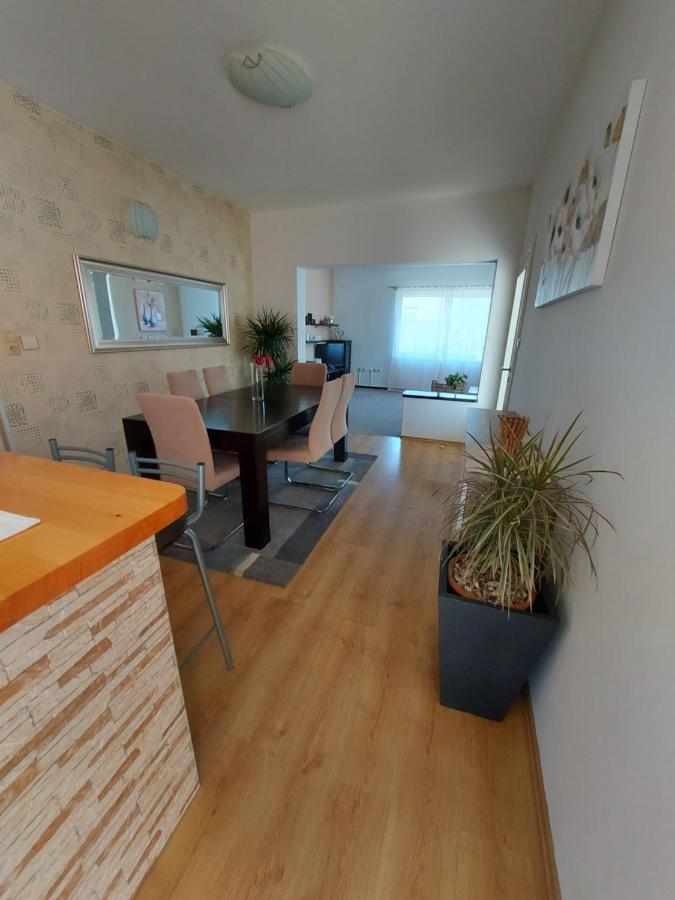 Apartman Larisa Apartamento Kampor Exterior foto