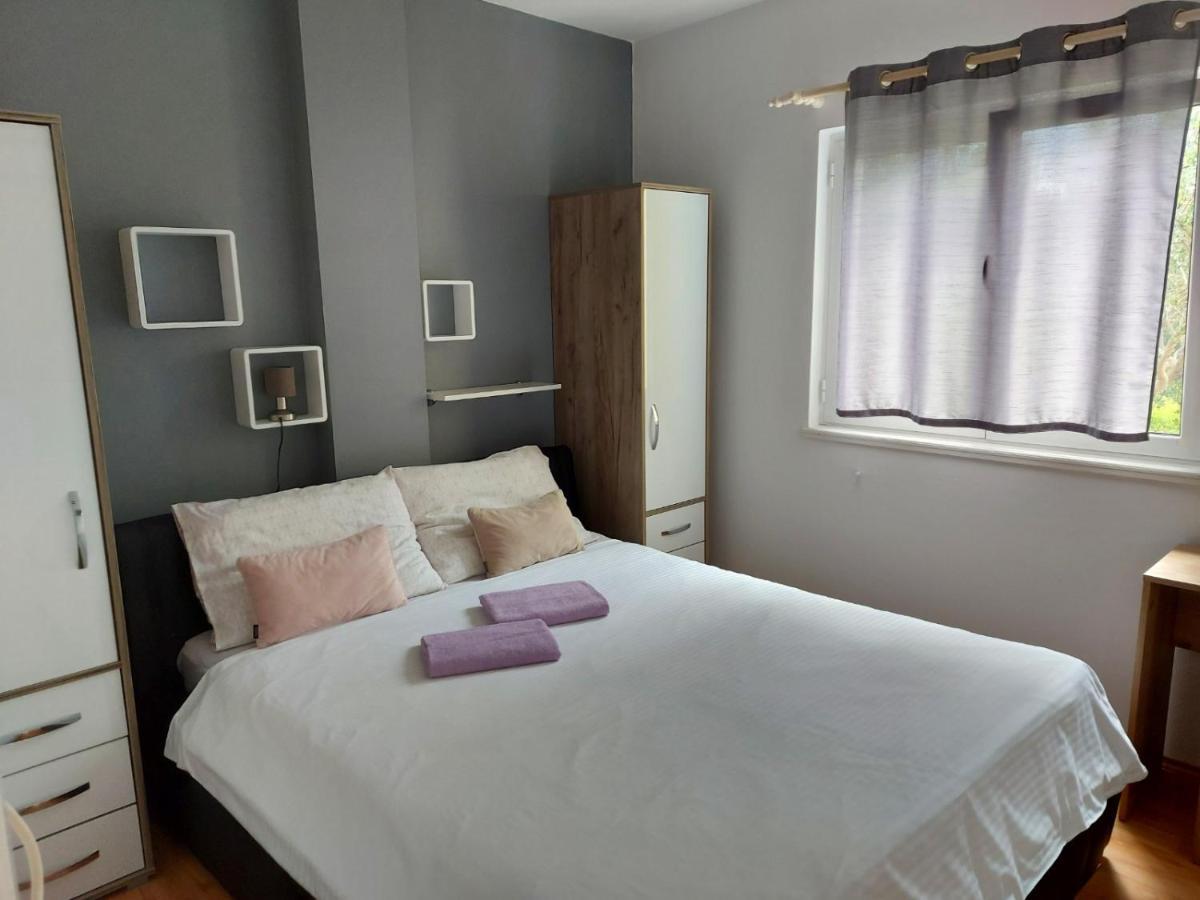 Apartman Larisa Apartamento Kampor Exterior foto